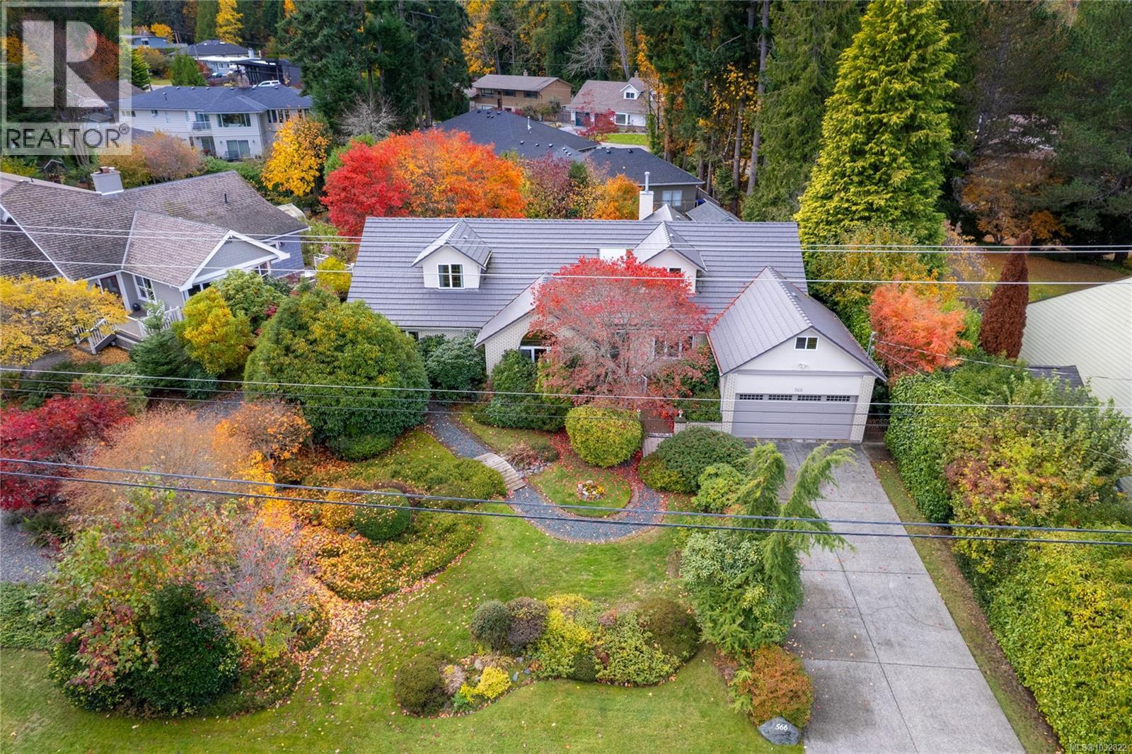 566 Crescent Rd W - 2