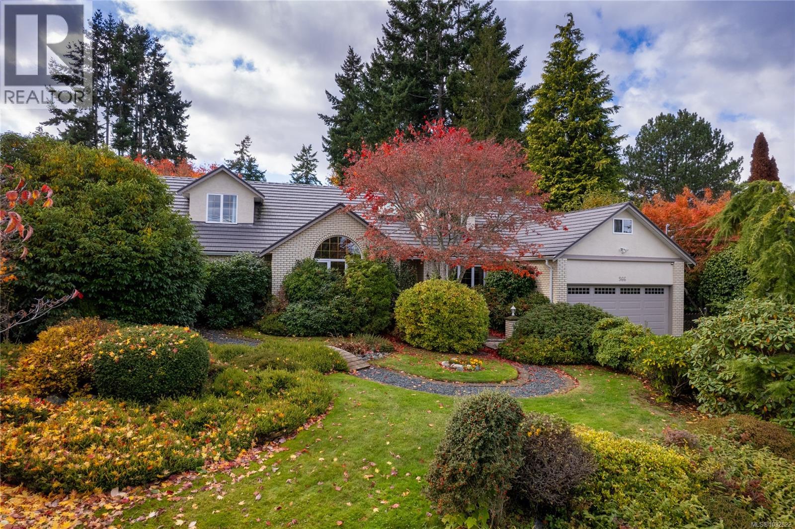 566 Crescent Rd W - 1