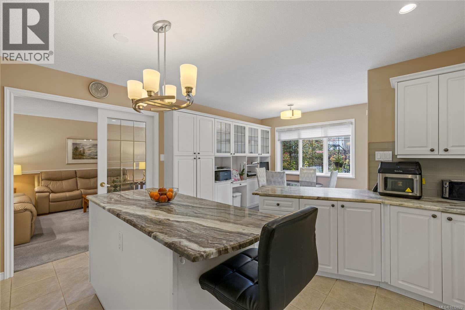 566 Crescent Rd W - 18
