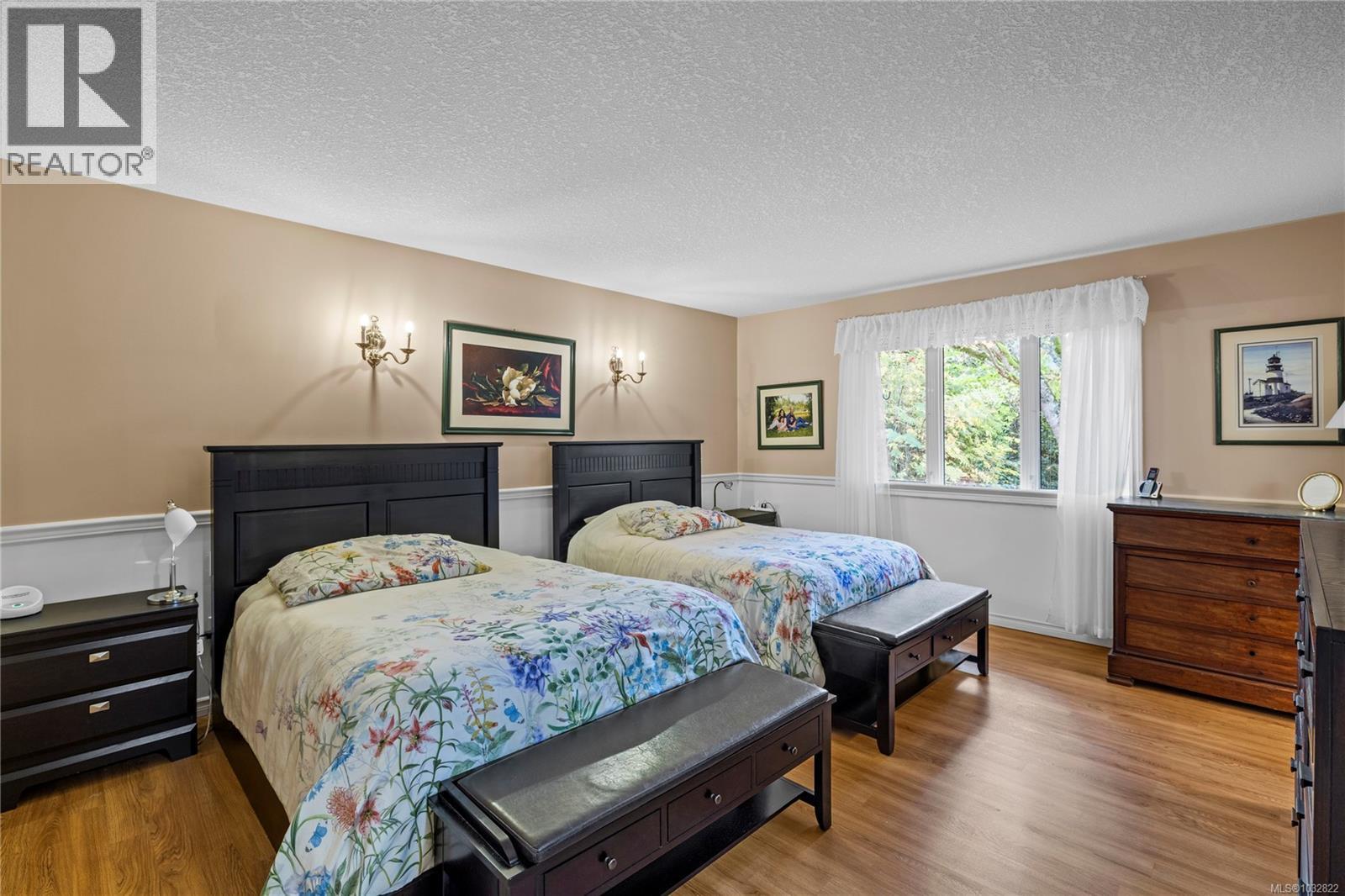 566 Crescent Rd W - 29