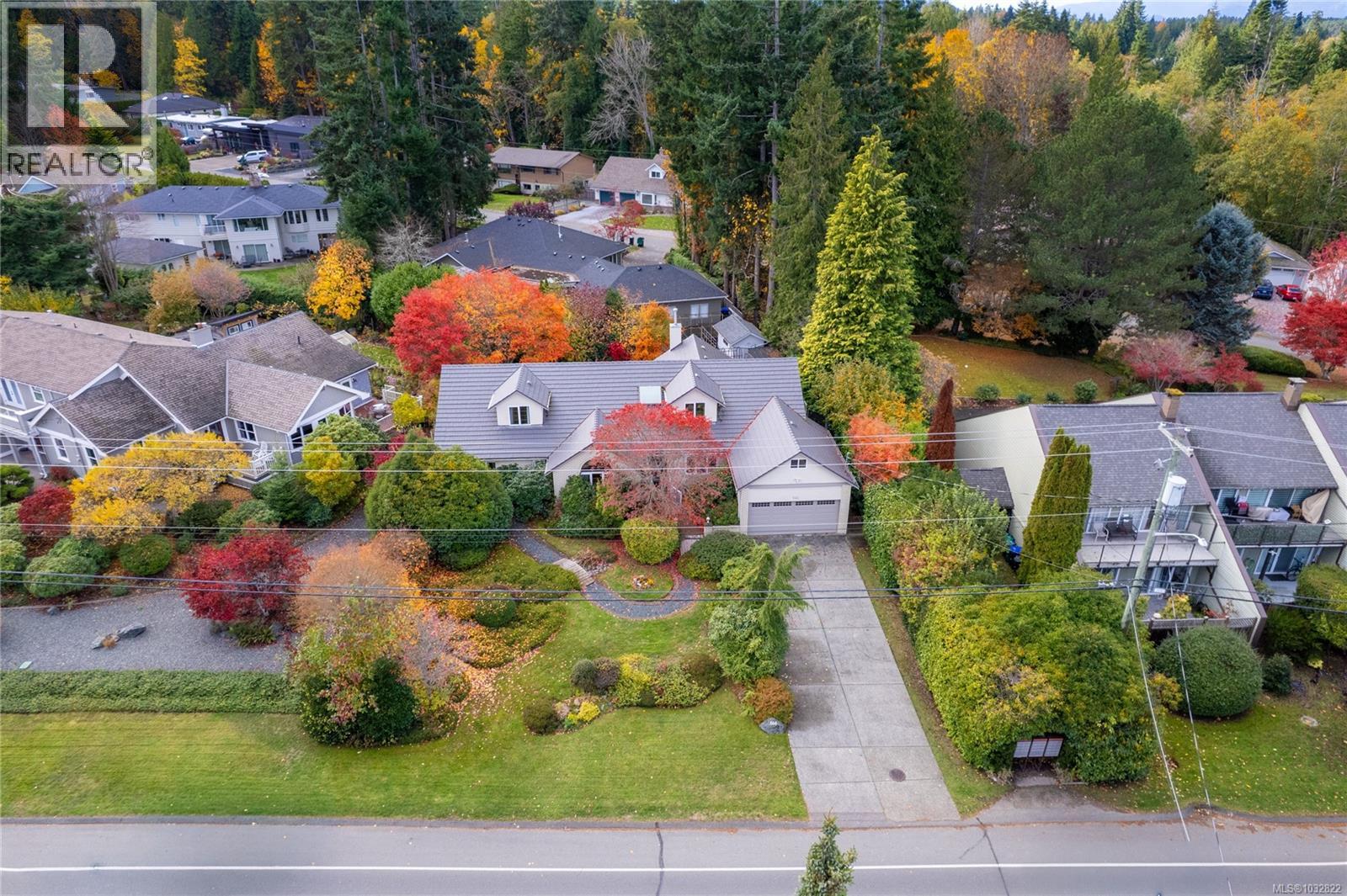 566 Crescent Rd W - 52