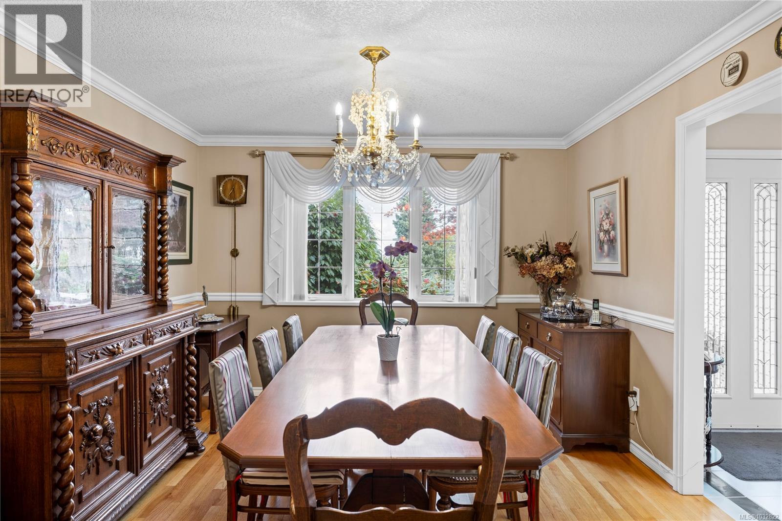566 Crescent Rd W - 15