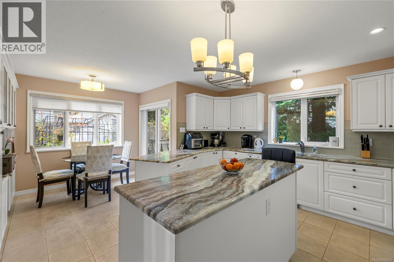 566 Crescent Rd W - 19