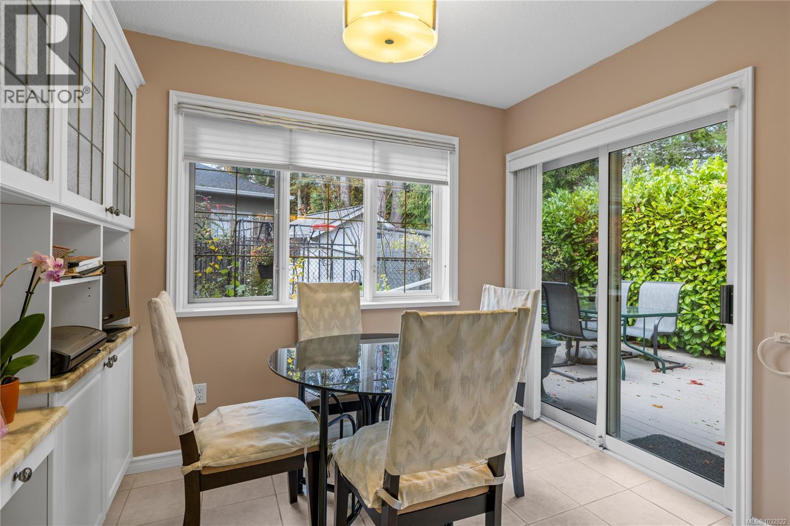 566 Crescent Rd W - 22