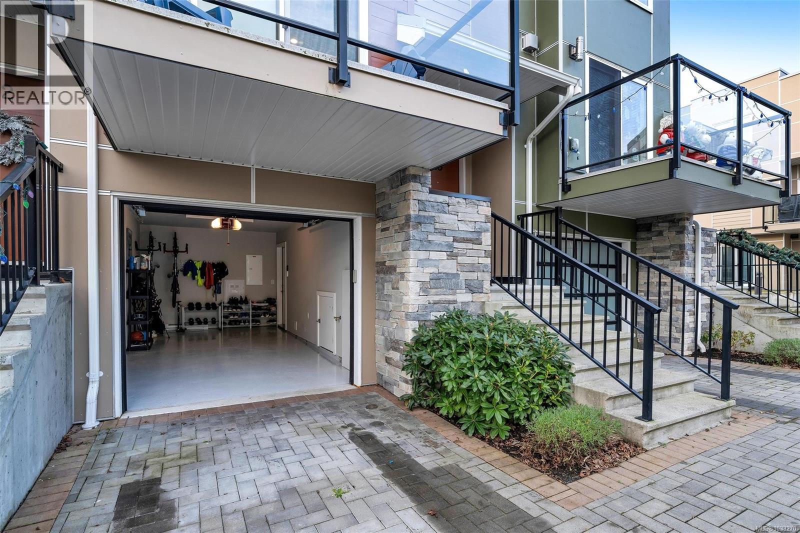 13 4355 Viewmont Avenue, Saanich