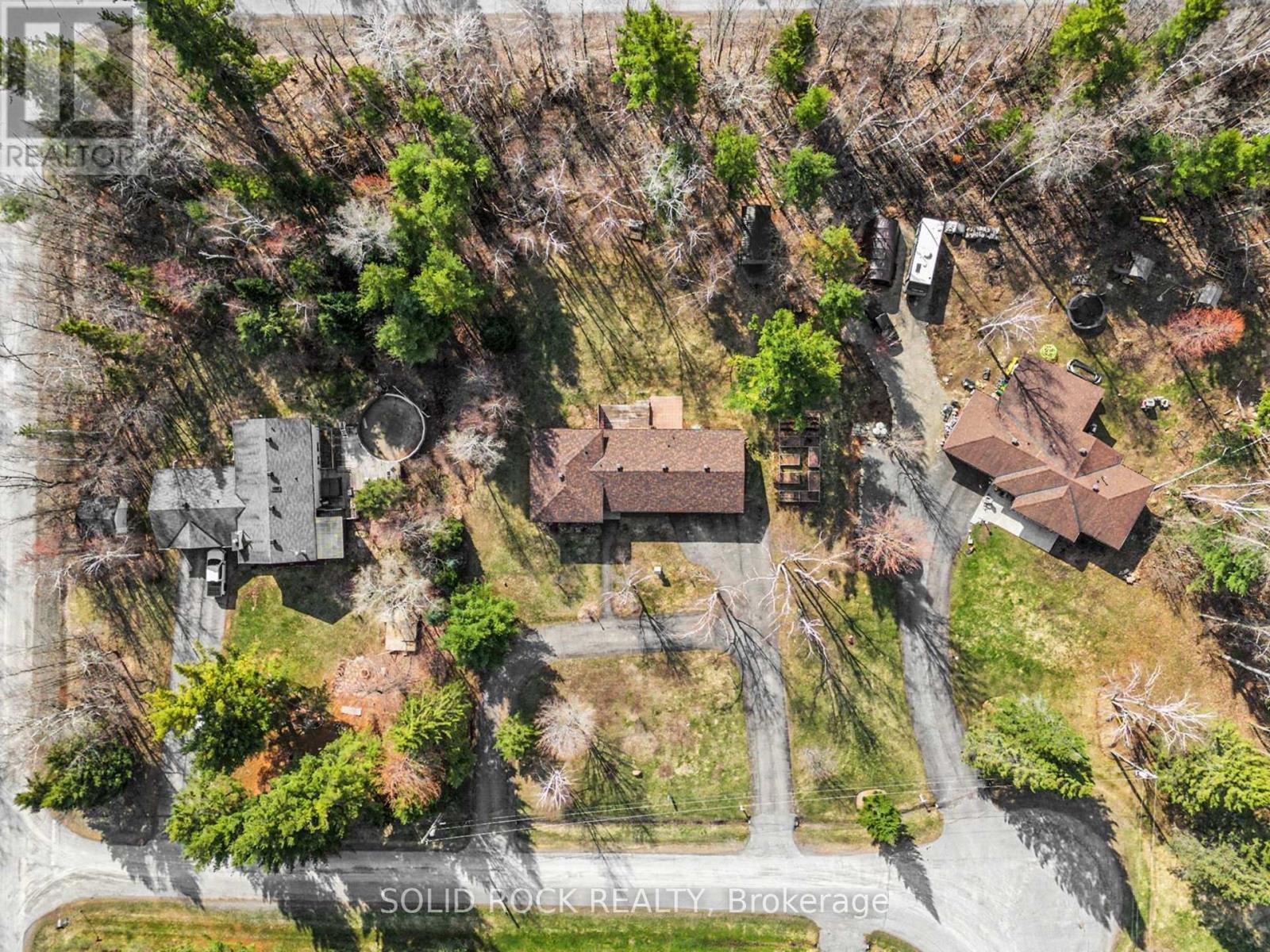 113 GOODWOOD CRESCENT - 40