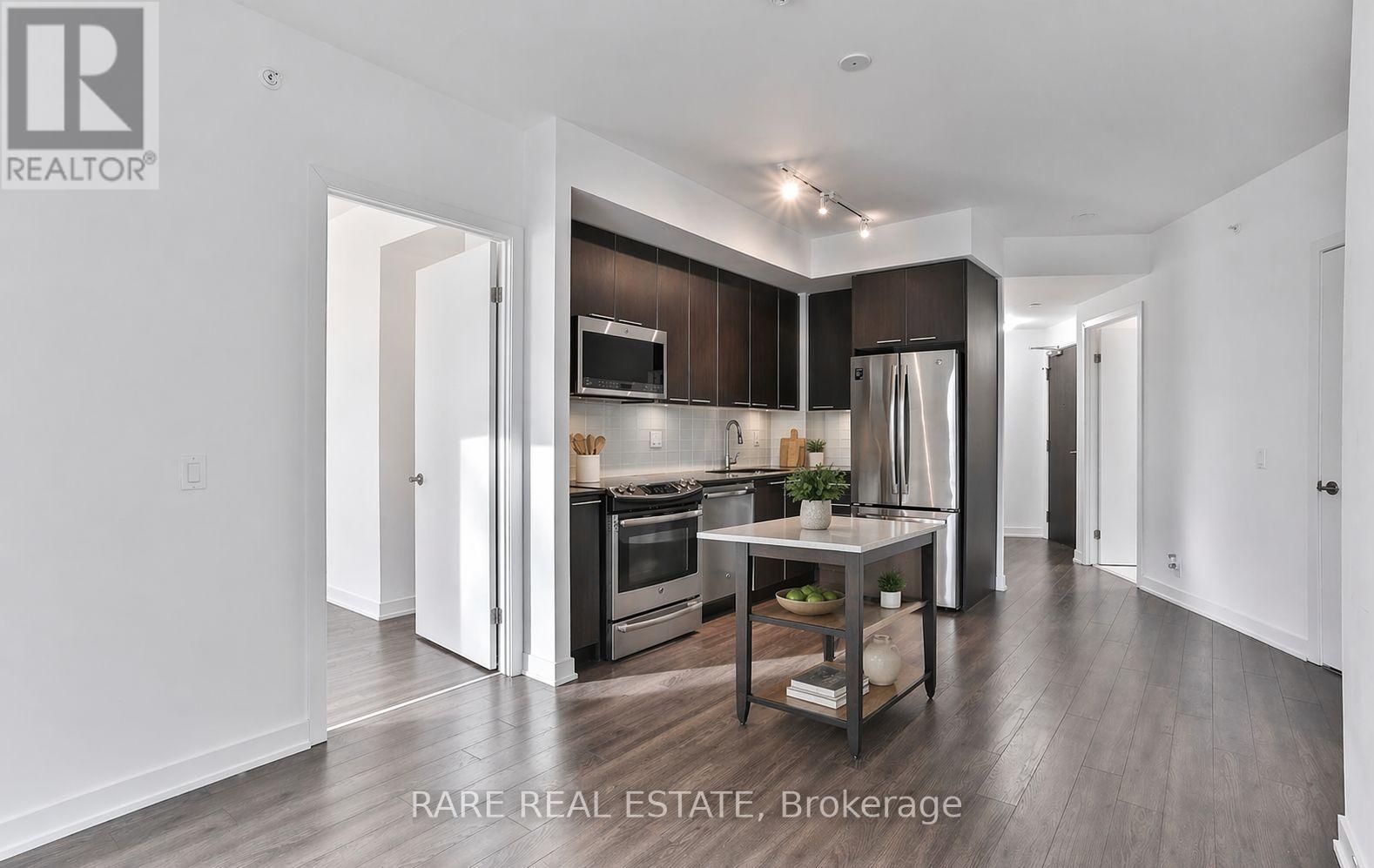 422 - 10 PARK LAWN ROAD — photo 2