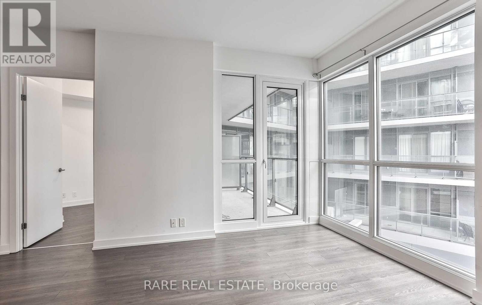 422 - 10 PARK LAWN ROAD — photo 11