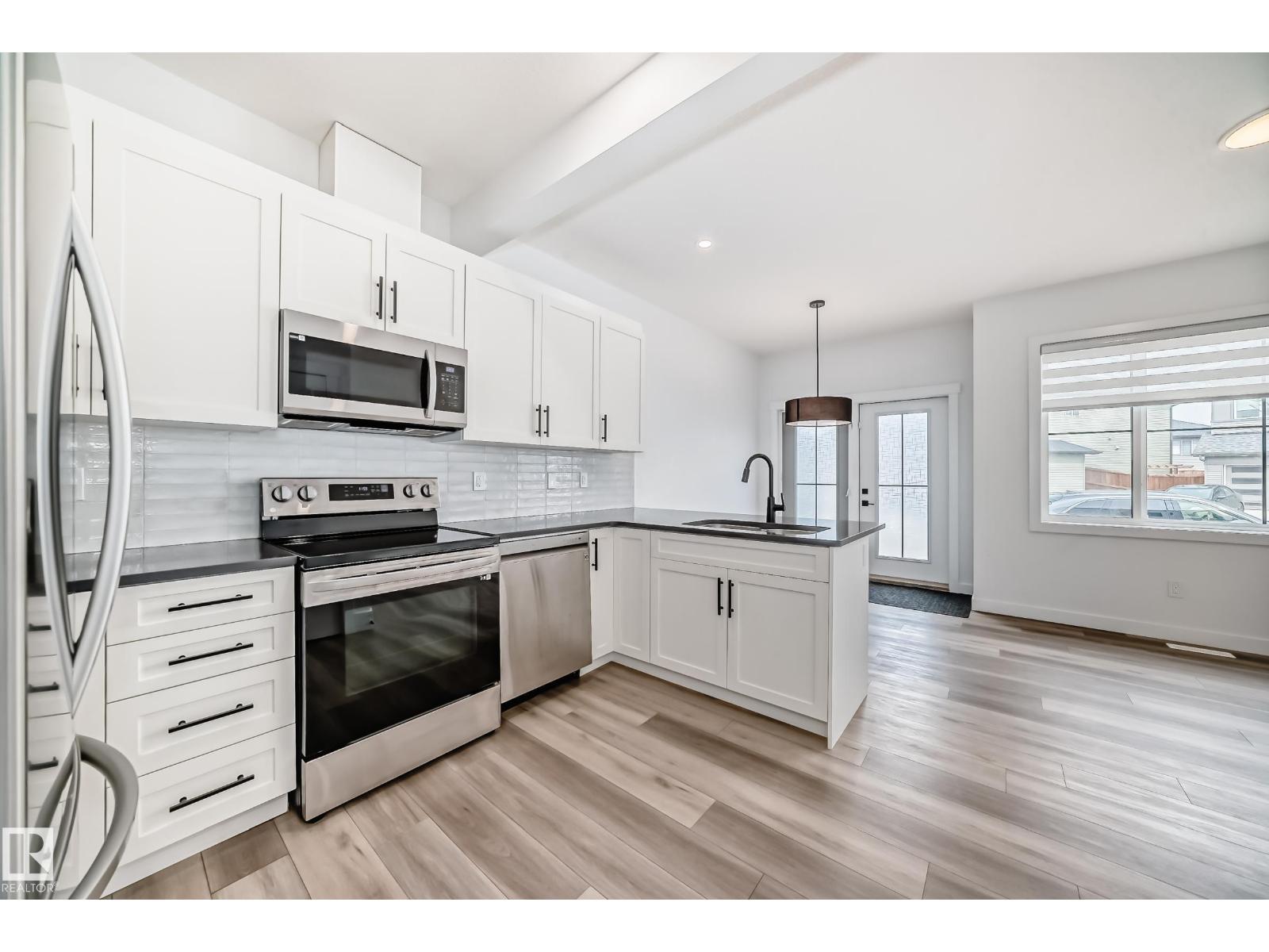 #38 1910 Collip VW SW, Edmonton