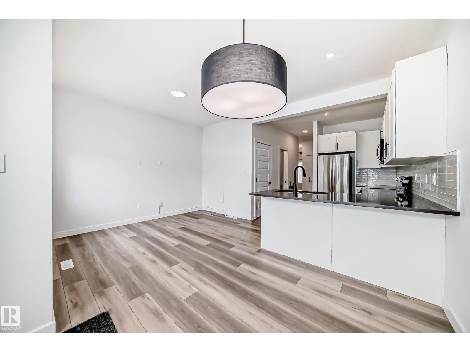 #38 1910 Collip VW SW, Edmonton