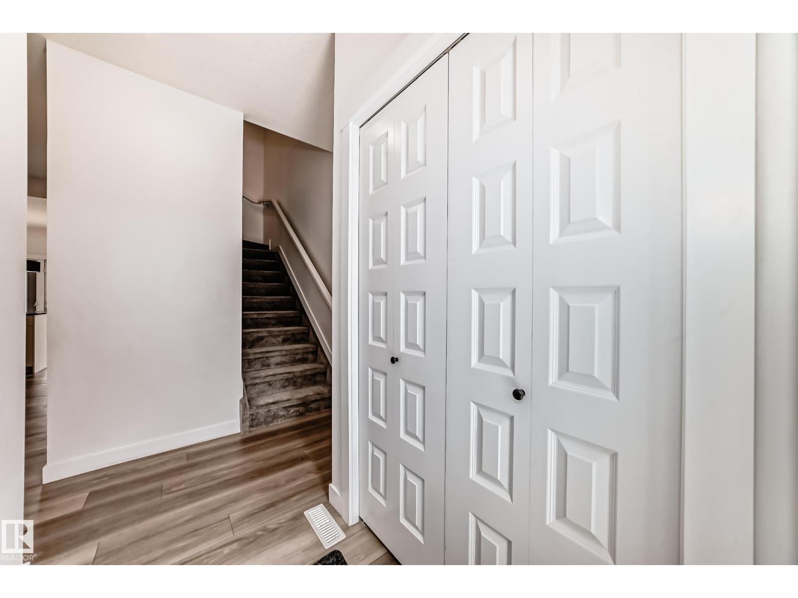 #38 1910 Collip VW SW, Edmonton