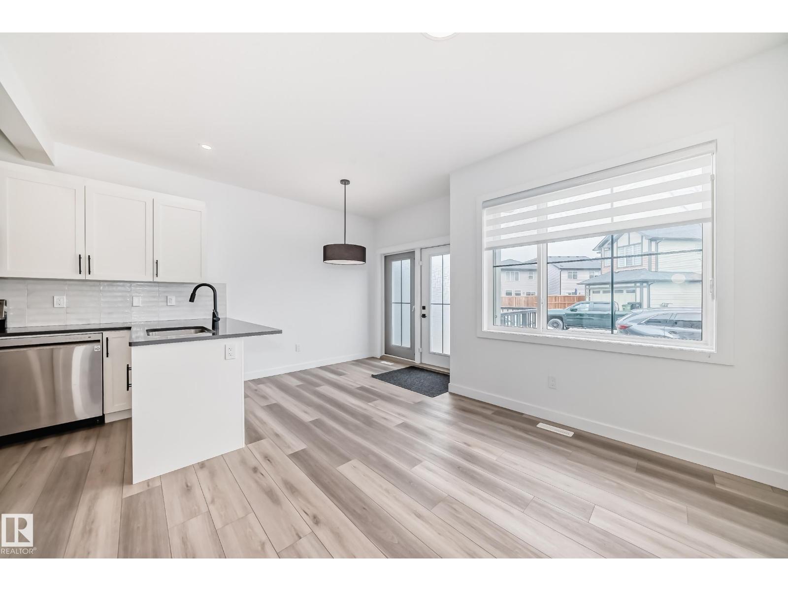 #38 1910 Collip VW SW, Edmonton