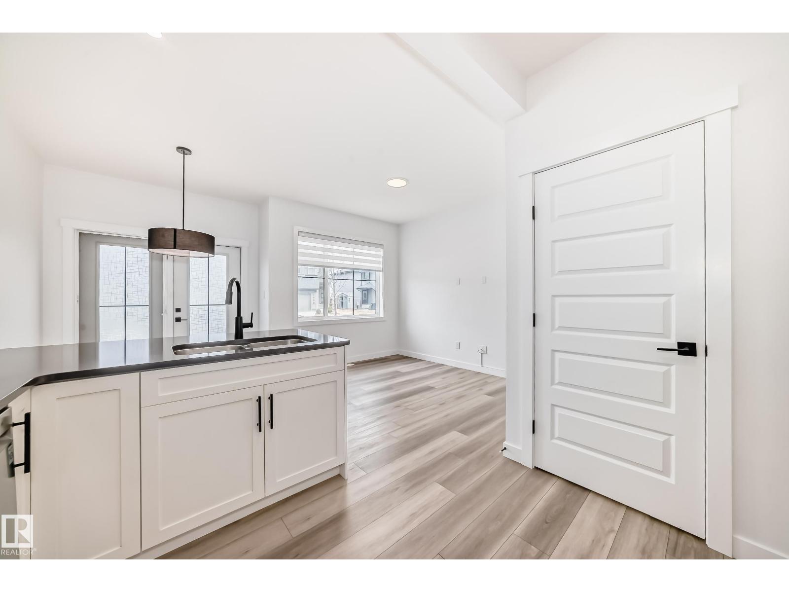 #38 1910 Collip VW SW, Edmonton