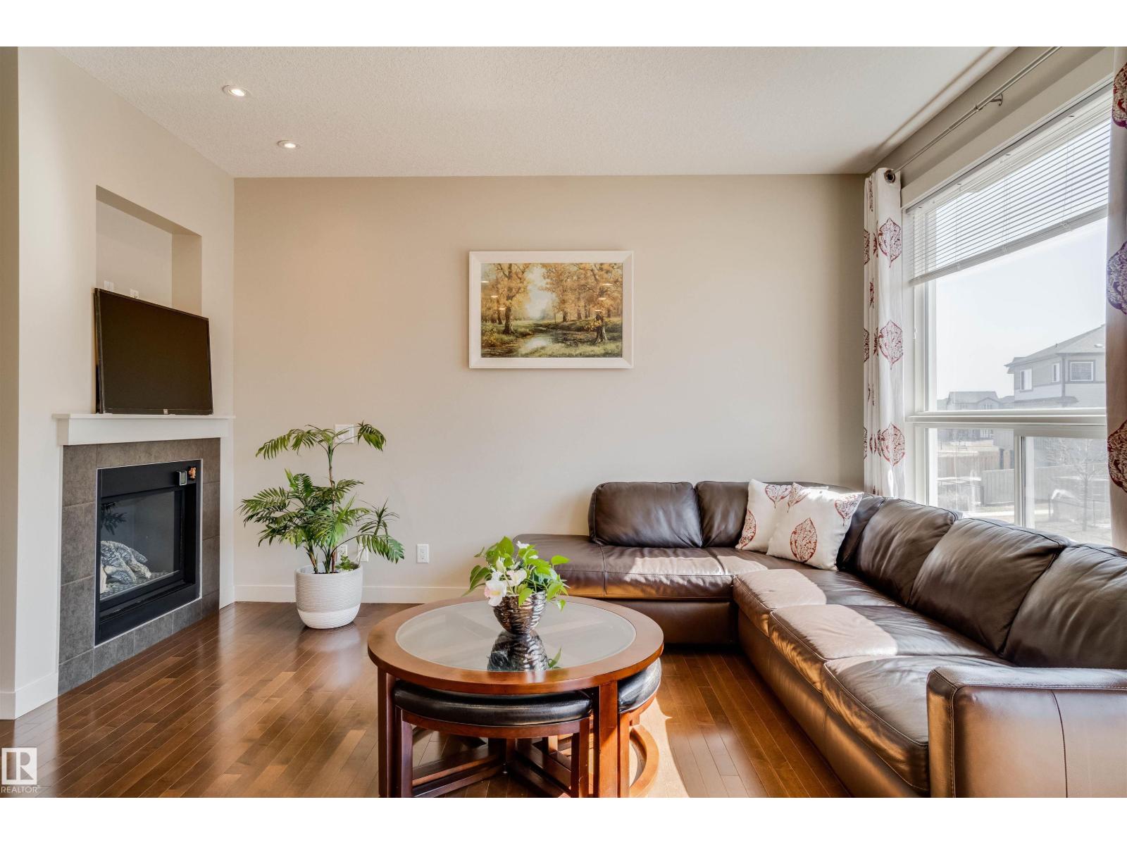 3843 AGAR GR SW, Edmonton