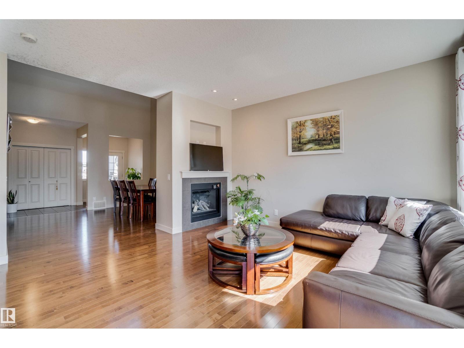 3843 AGAR GR SW, Edmonton