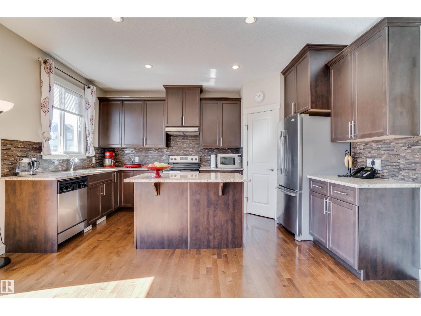 3843 AGAR GR SW, Edmonton