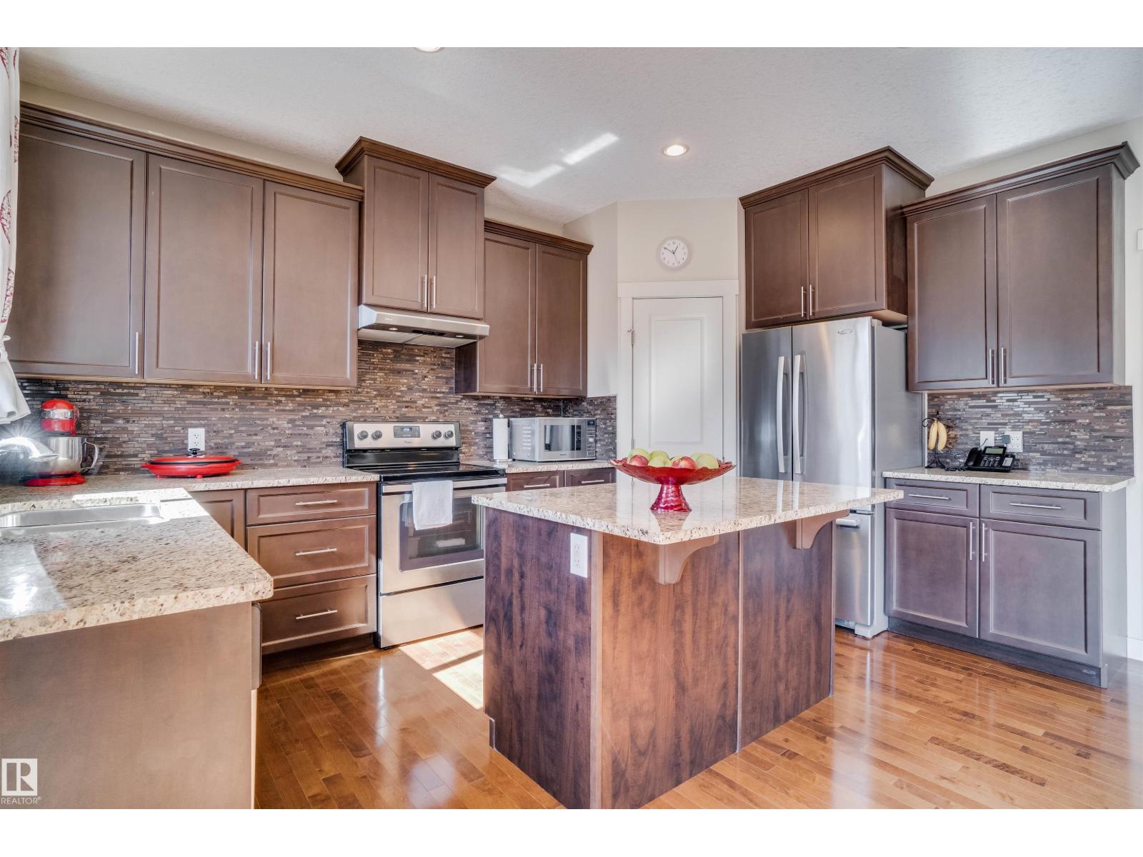 3843 AGAR GR SW, Edmonton