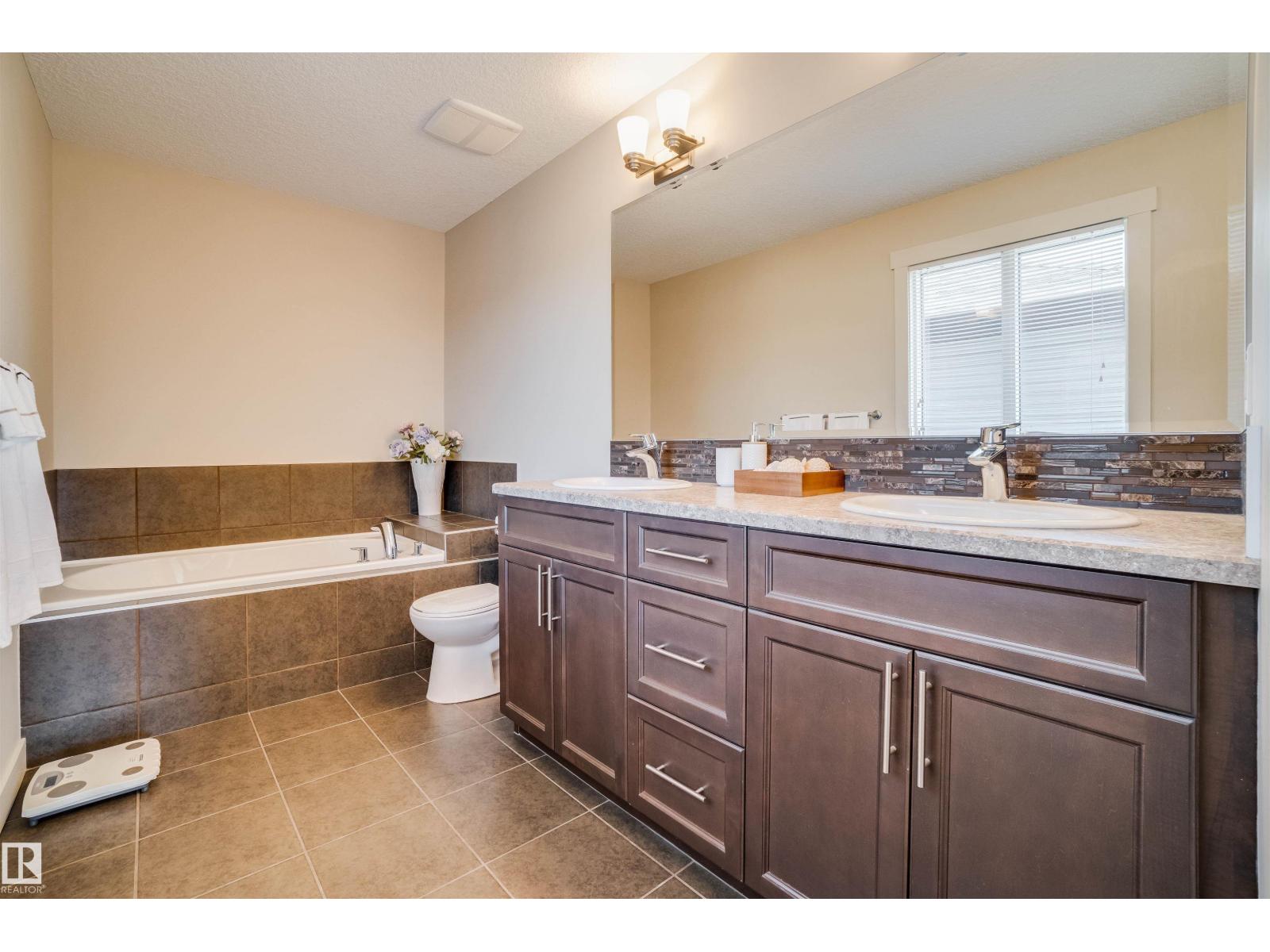 3843 AGAR GR SW, Edmonton