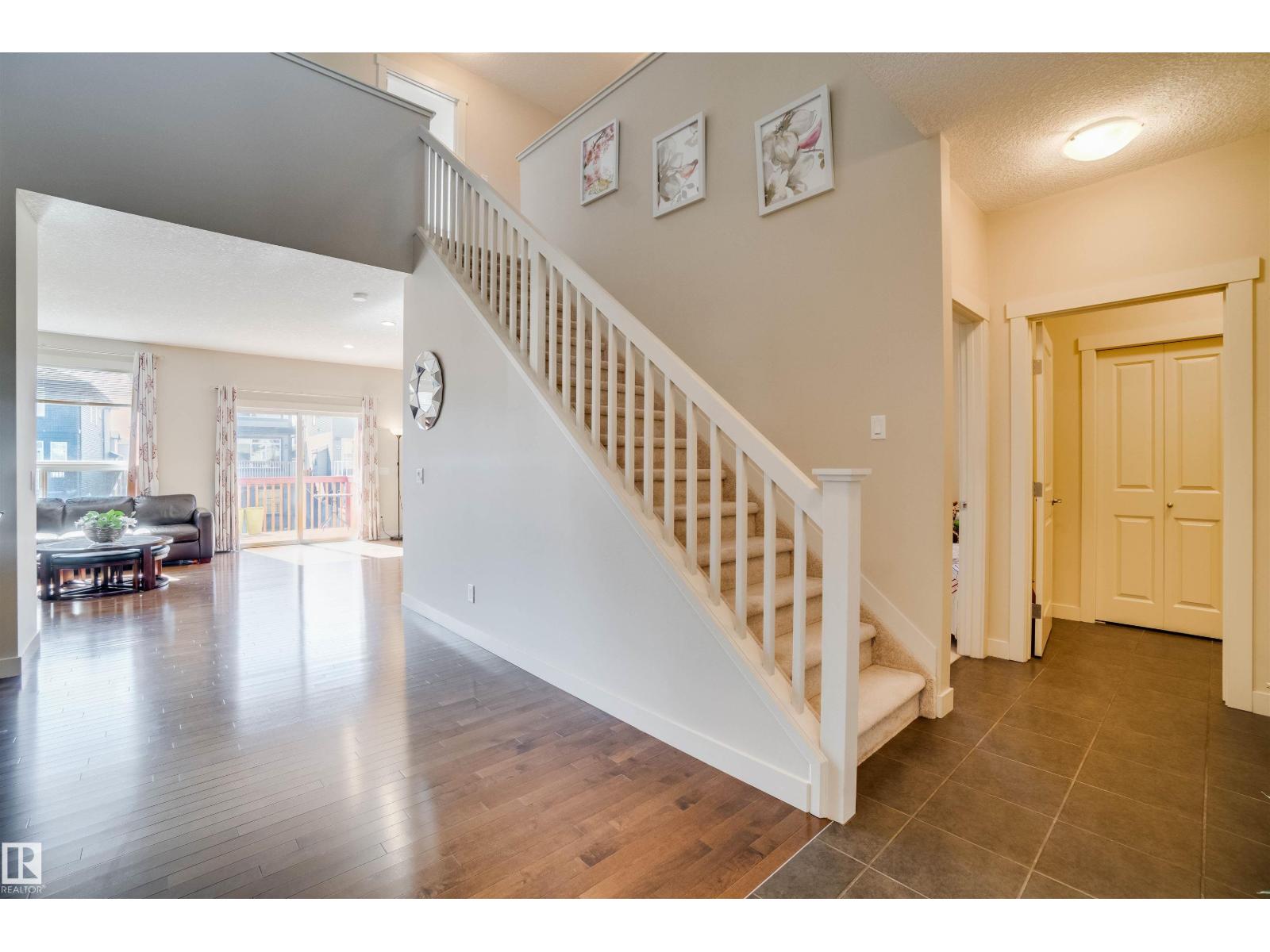 3843 AGAR GR SW, Edmonton