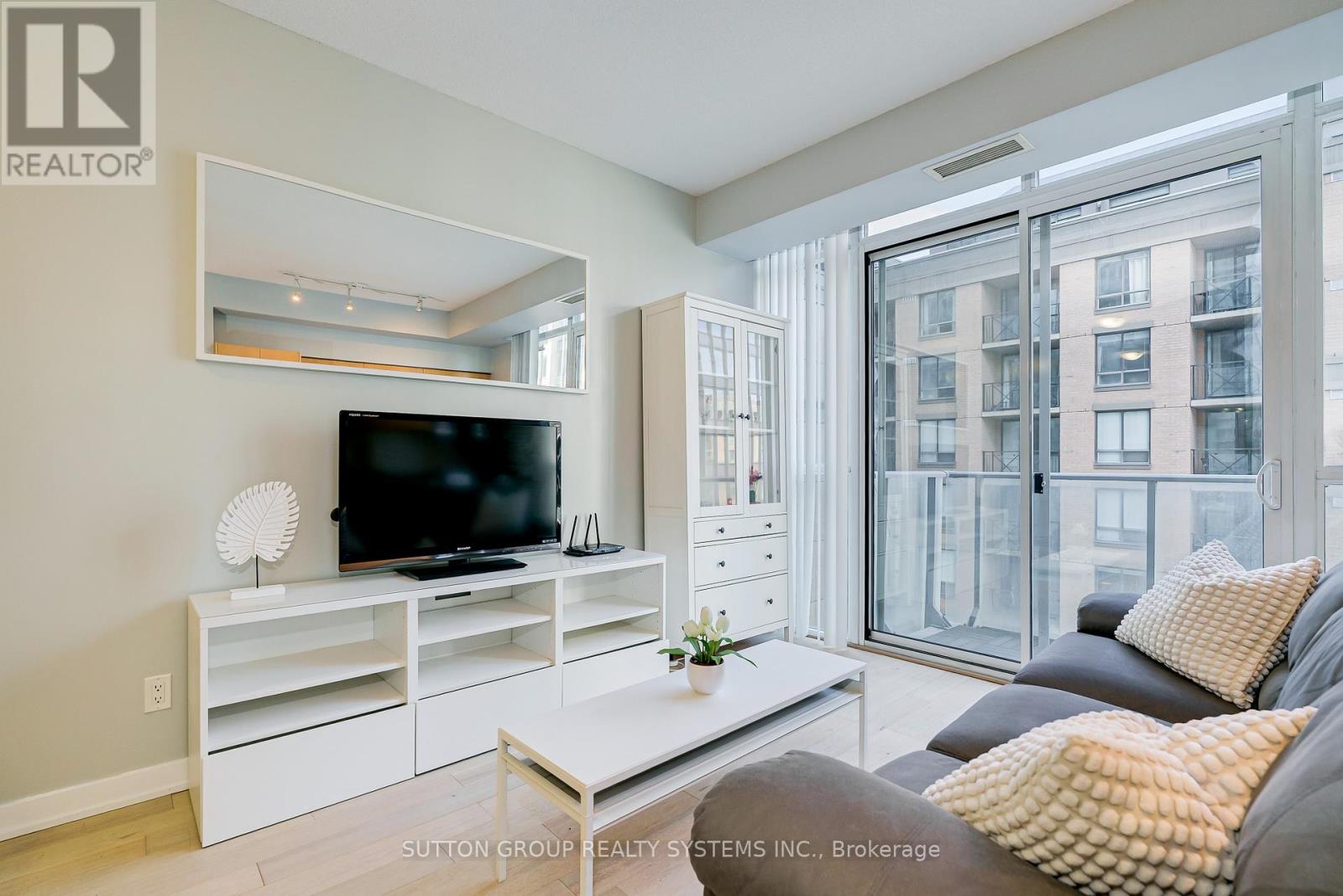 #1307 126 SIMCOE STREET - 10