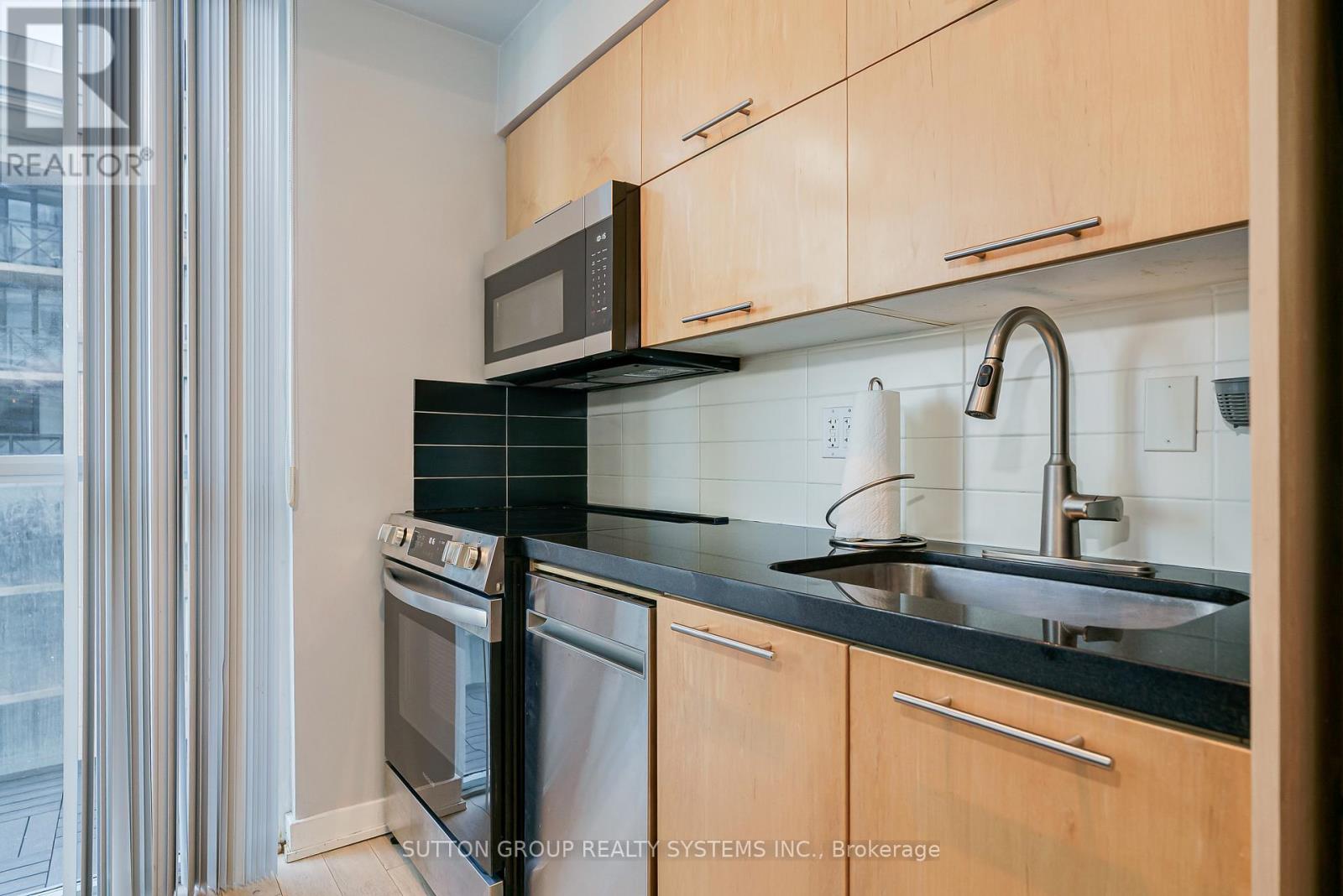 #1307 126 SIMCOE STREET - 11