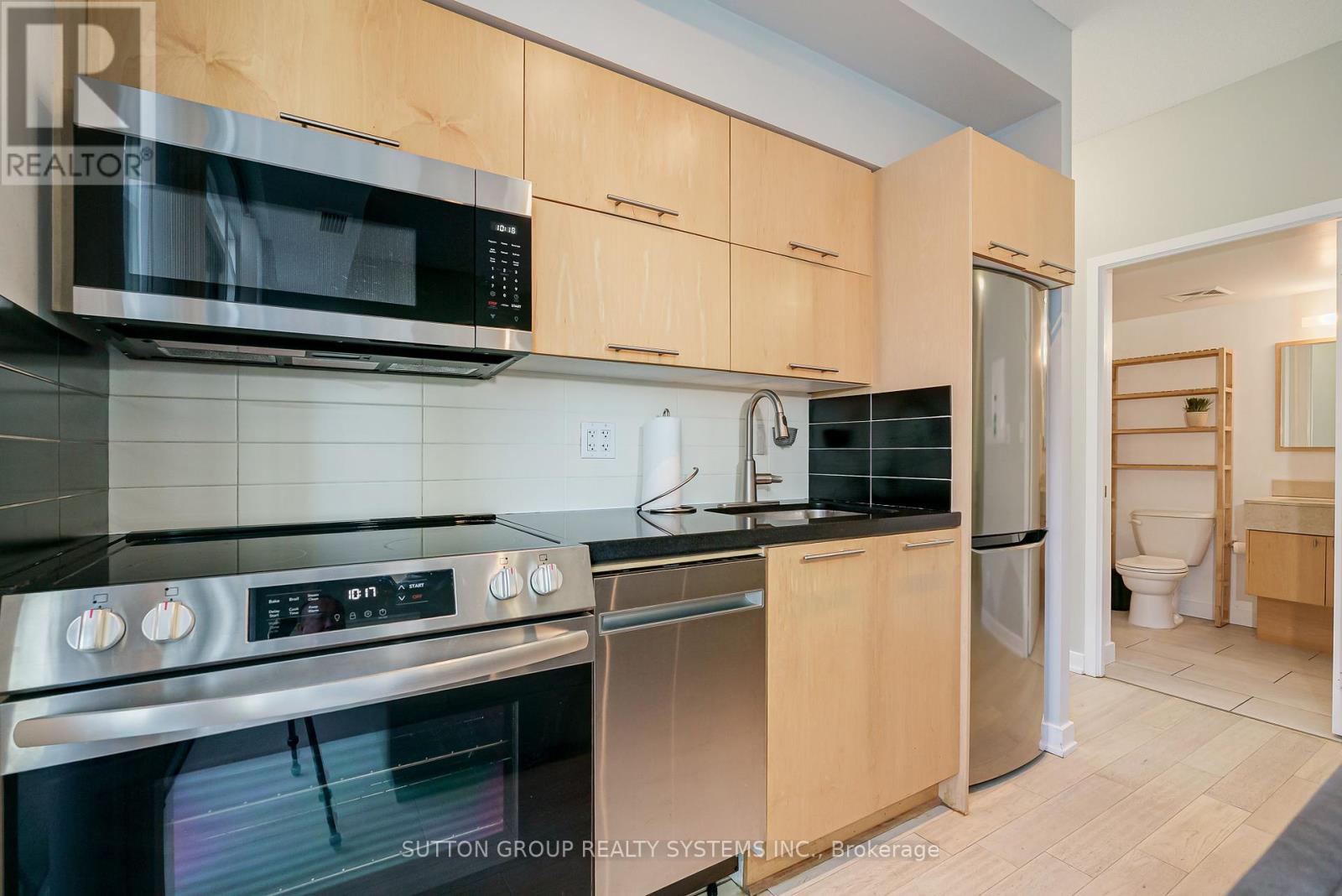 #1307 126 SIMCOE STREET - 12