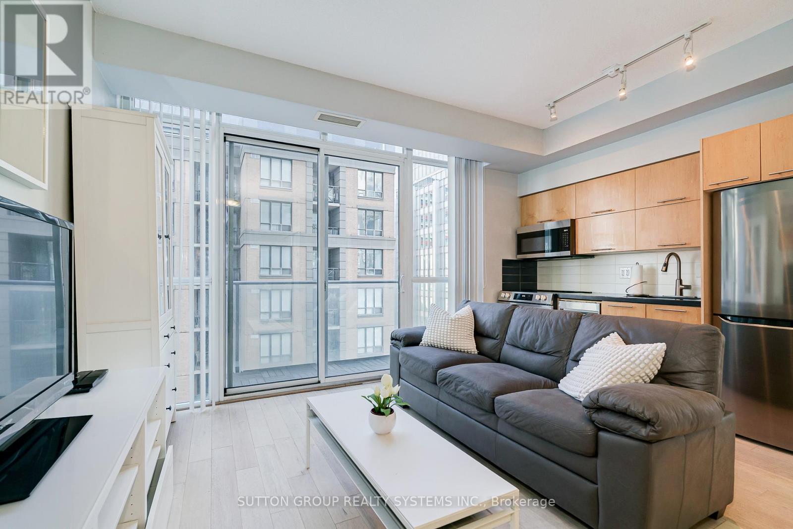 #1307 126 SIMCOE STREET - 8