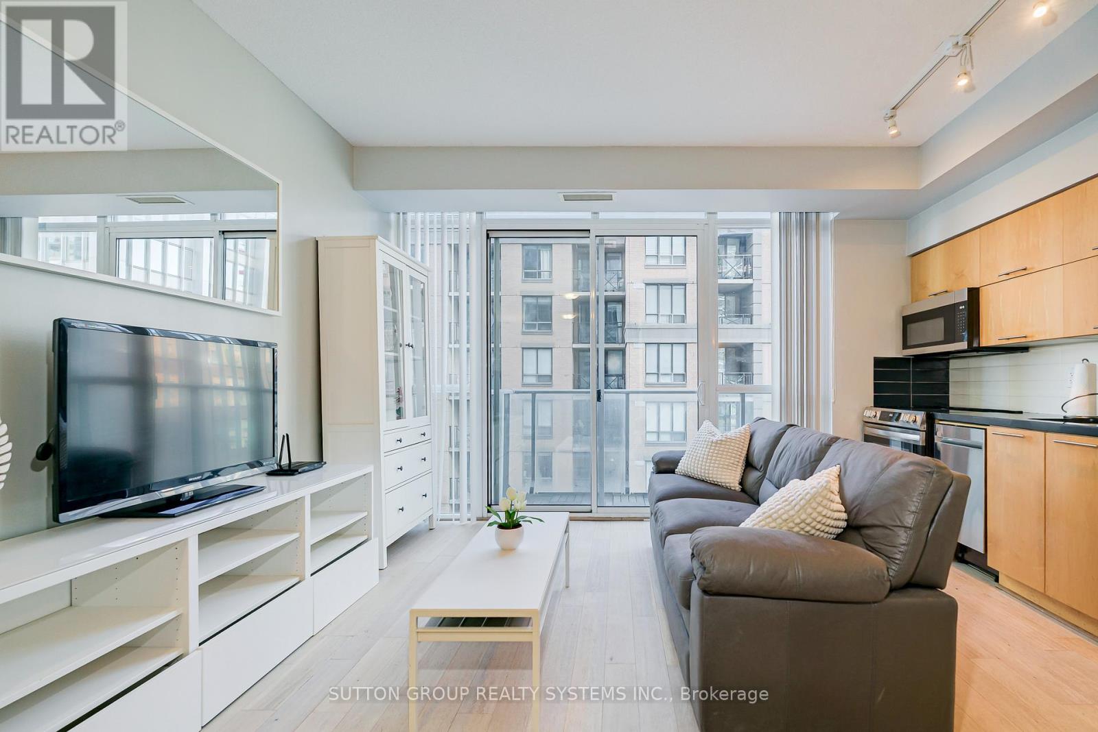 #1307 126 SIMCOE STREET - 9