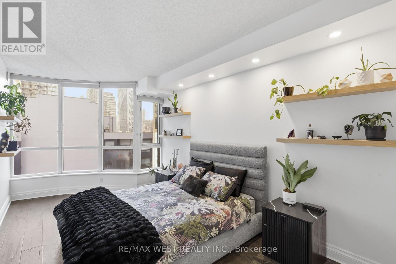 #1709 55 BLOOR STREET E - 9