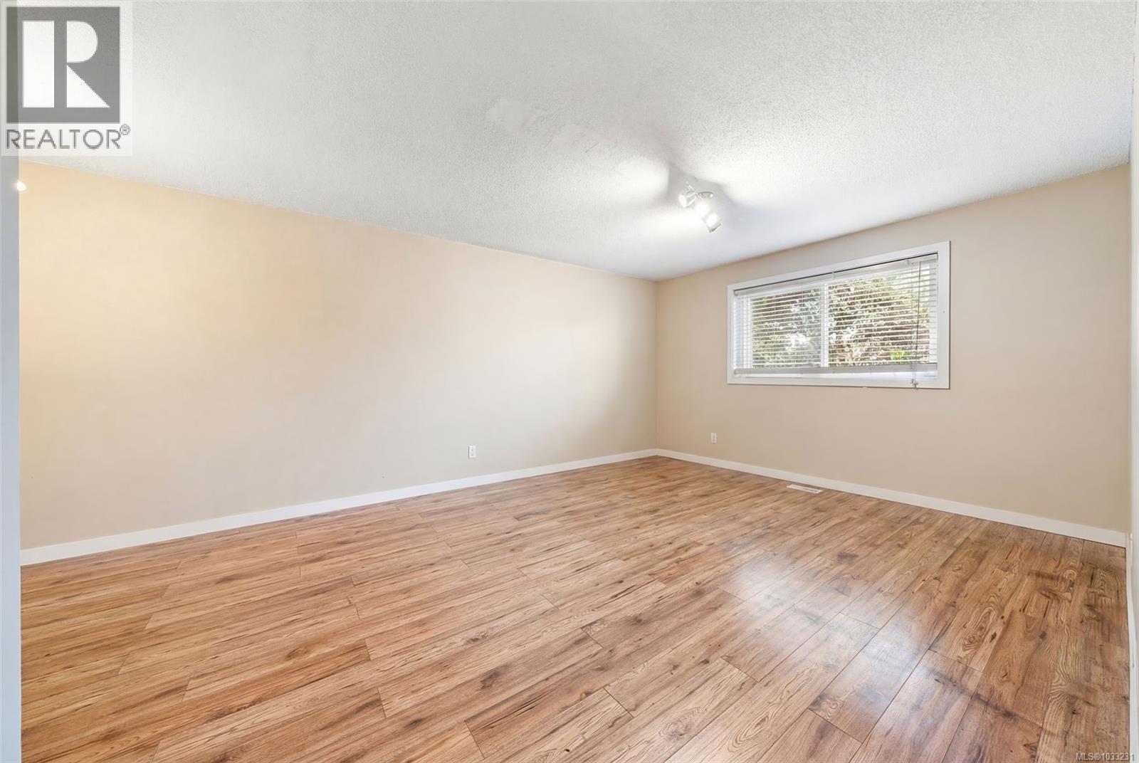 #103 3235 Quadra St - 10