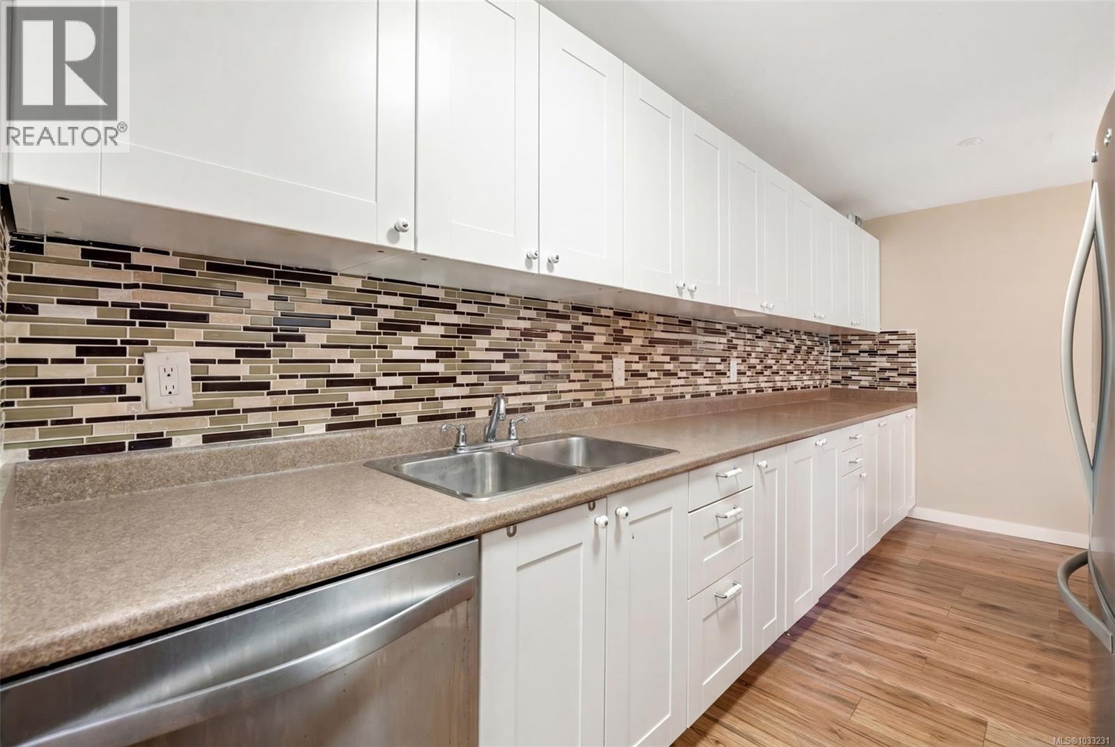 #103 3235 Quadra St - 15