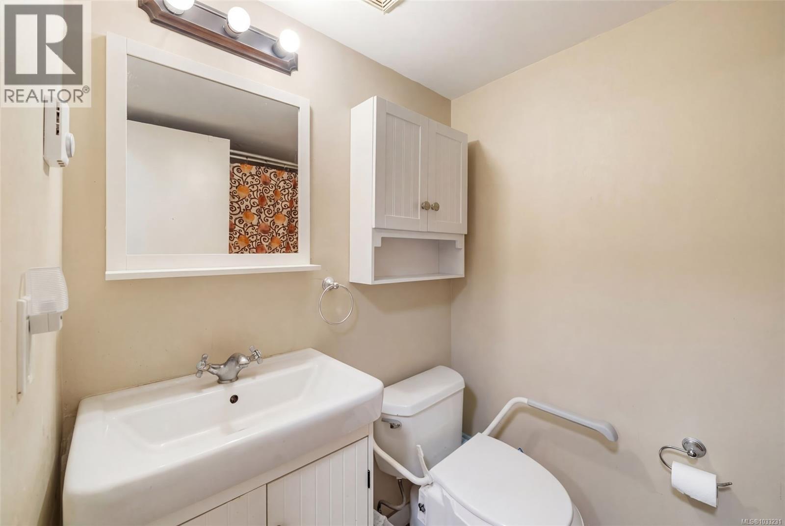 #103 3235 Quadra St - 22