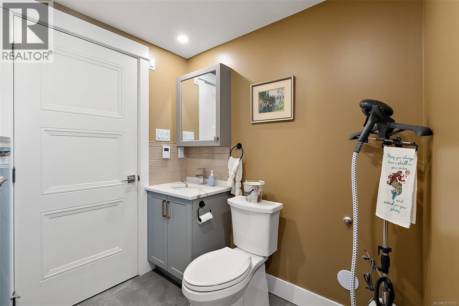  2485 Orchard Avenue, Sidney