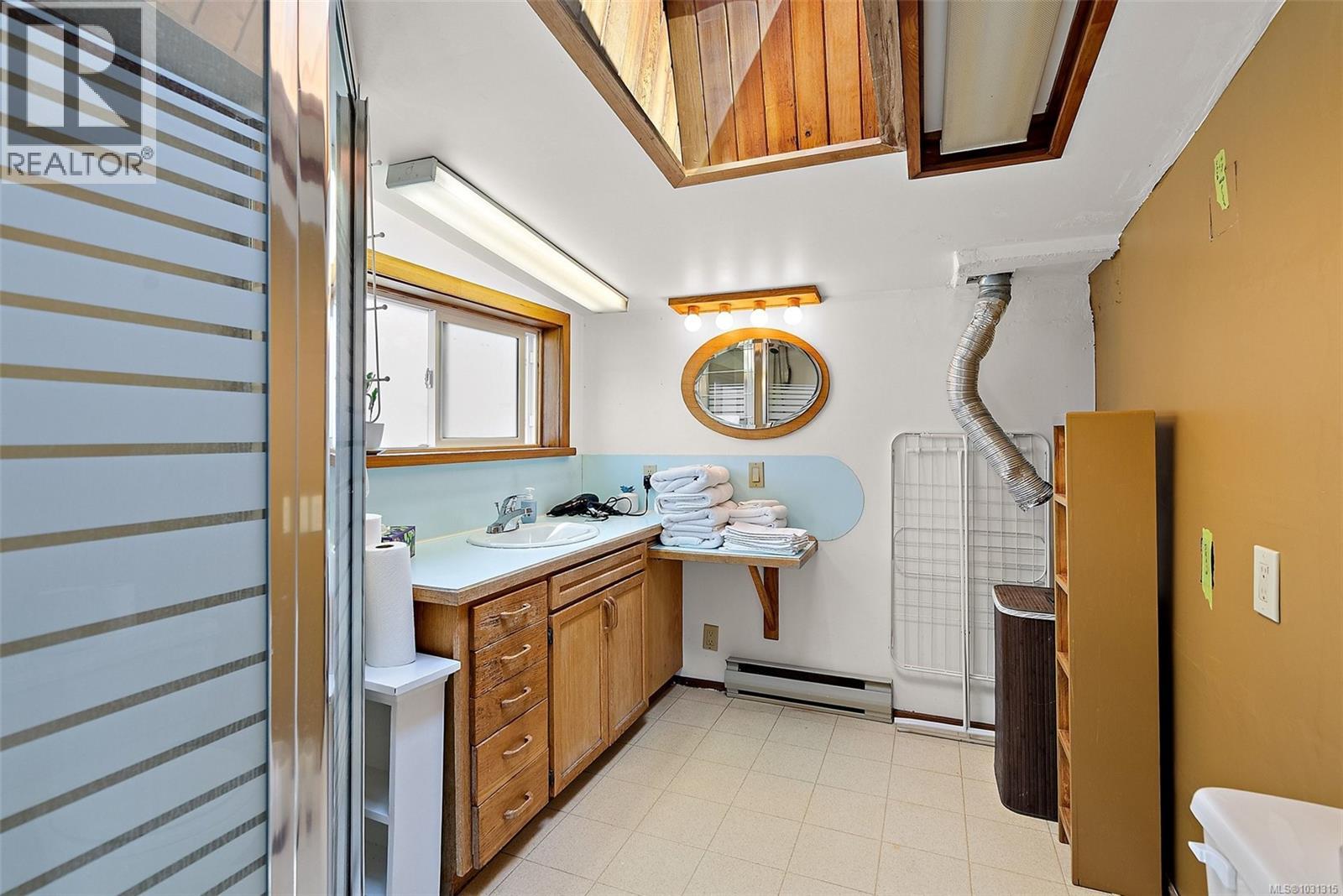  2485 Orchard Avenue, Sidney