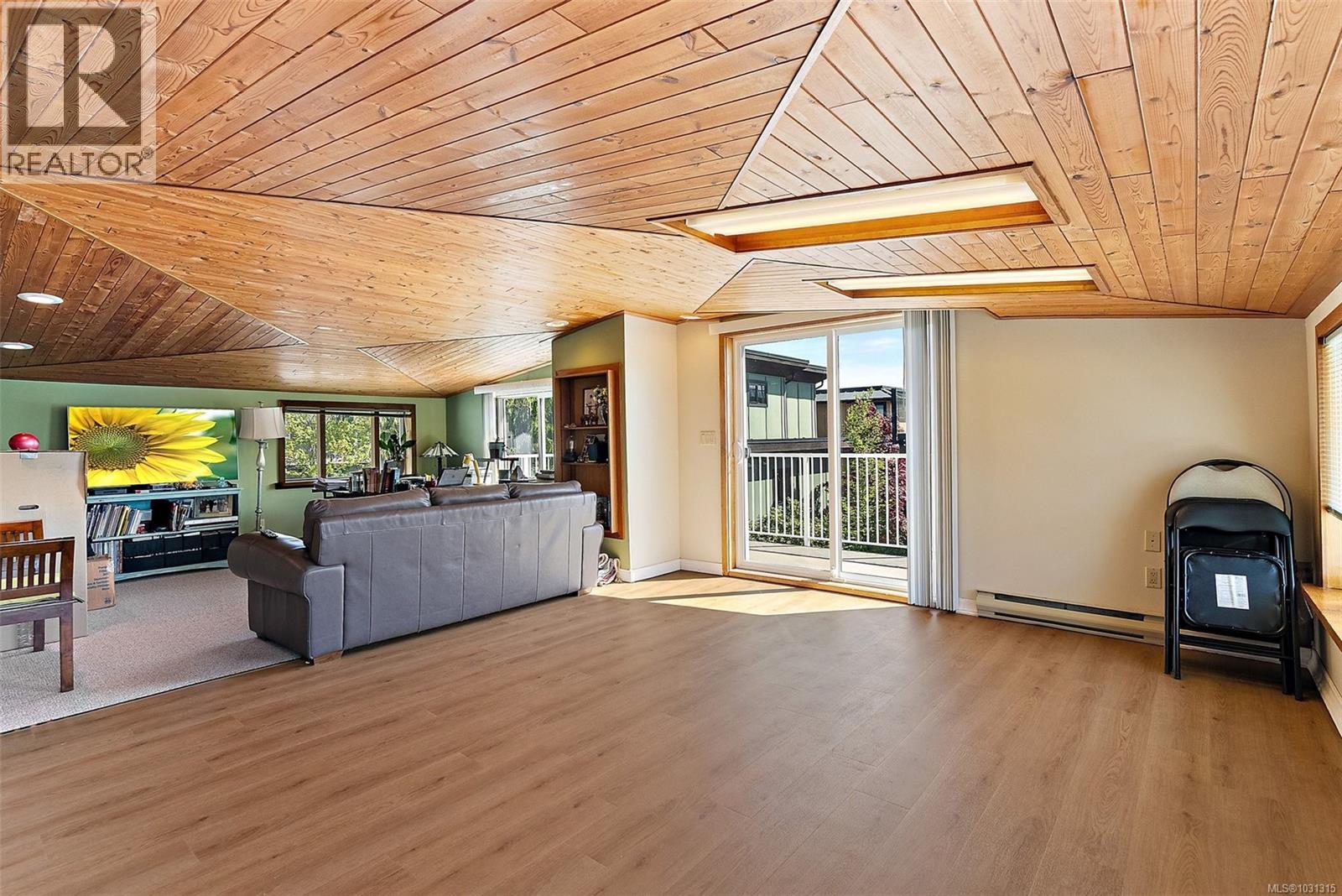  2485 Orchard Avenue, Sidney