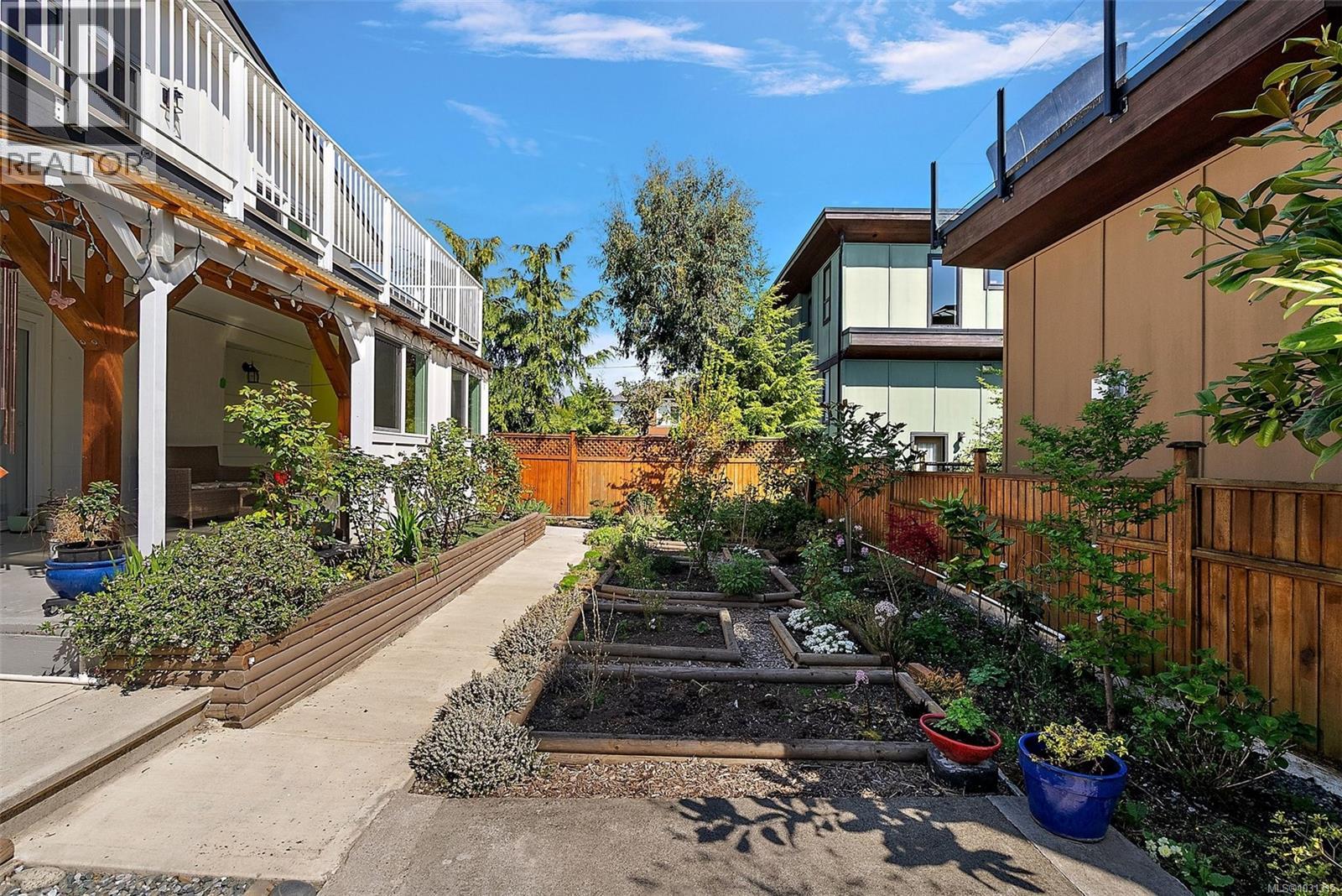  2485 Orchard Avenue, Sidney