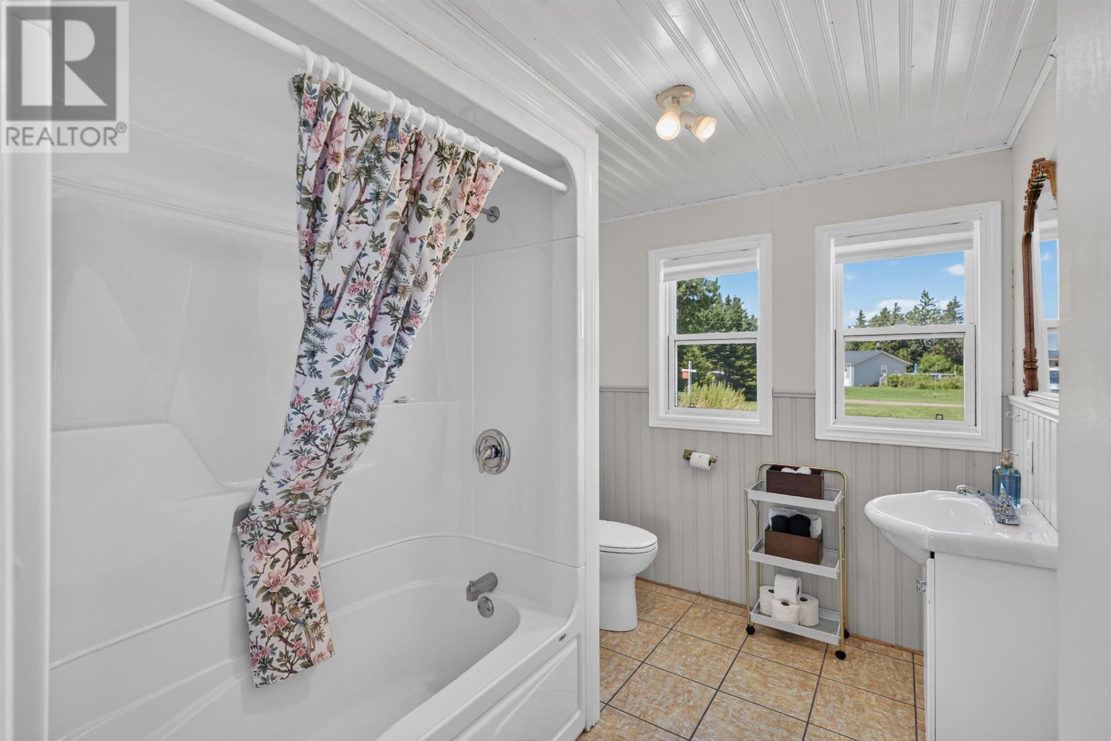 16 Gordons Way - 25