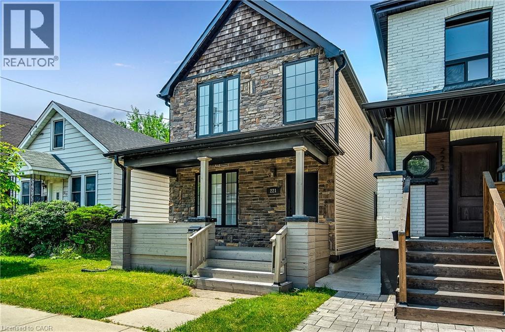 221 ROSSLYN Avenue N - 3