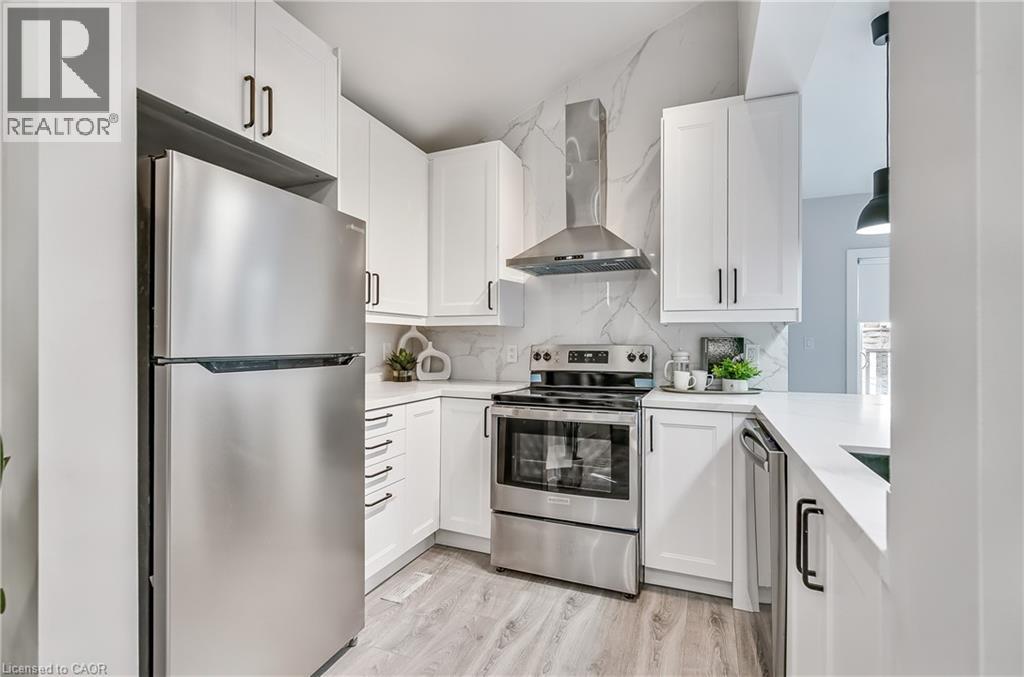 221 ROSSLYN Avenue N - 12