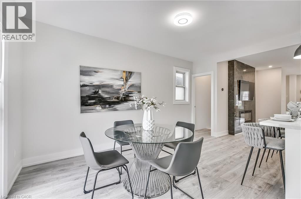 221 ROSSLYN Avenue N - 17
