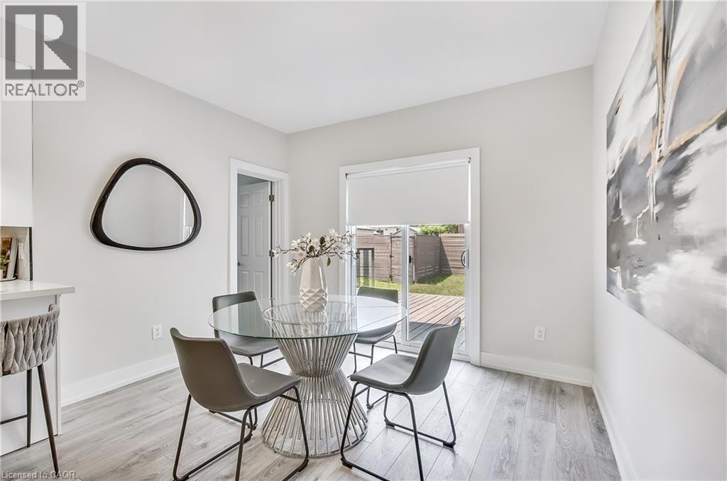 221 ROSSLYN Avenue N - 16
