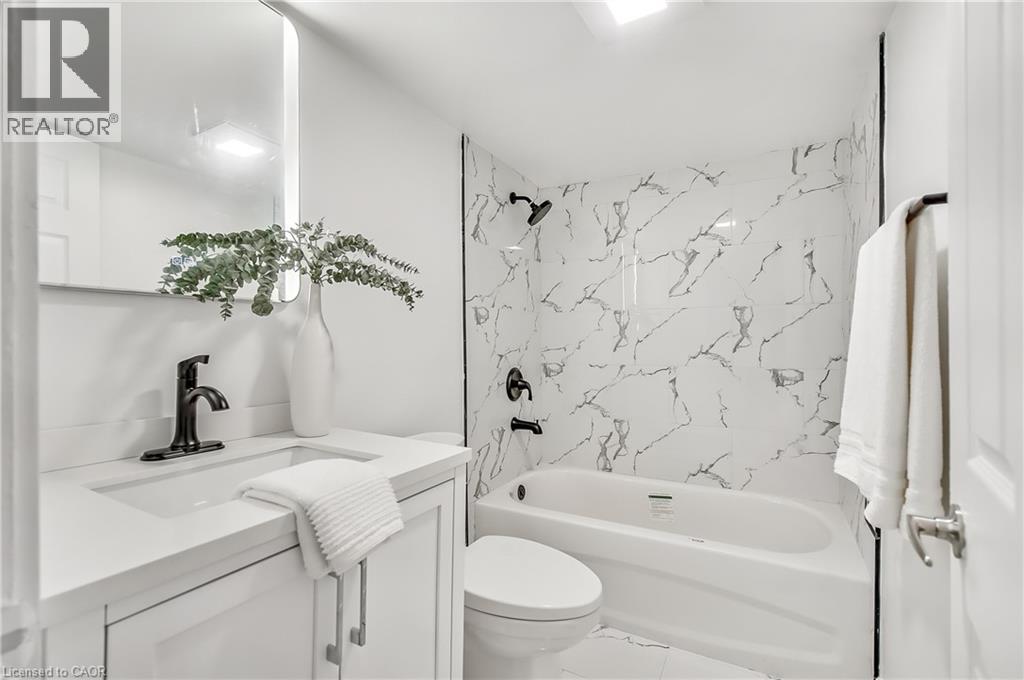 221 ROSSLYN Avenue N - 29