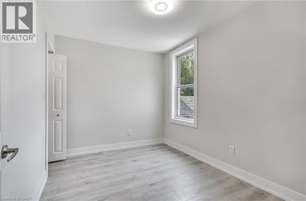 221 ROSSLYN Avenue N - 26