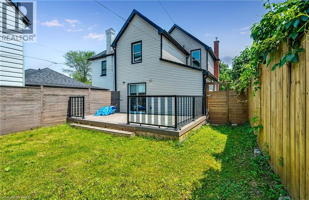 221 ROSSLYN Avenue N - 35