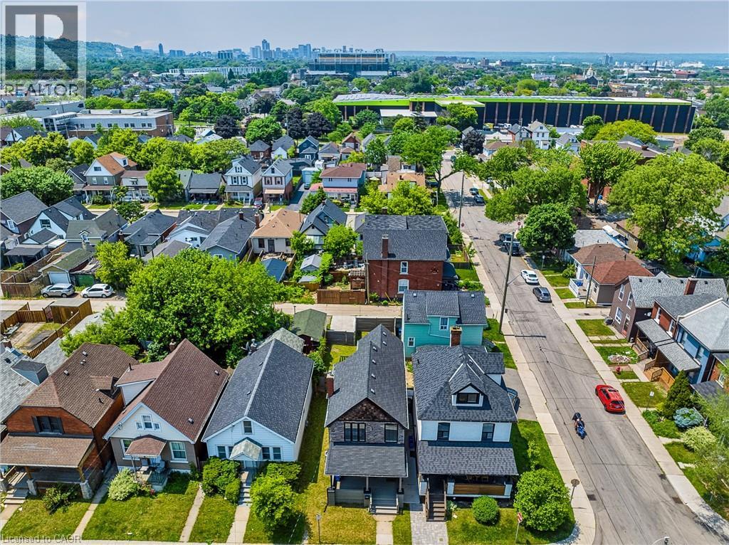 221 ROSSLYN Avenue N - 40