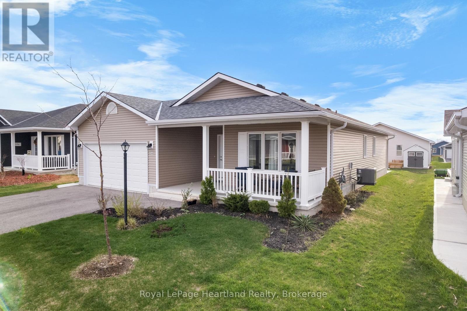 140 LAKE BREEZE DRIVE - 36
