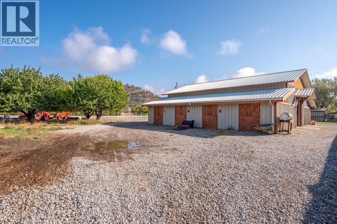  300 Jones Way Road, Oliver