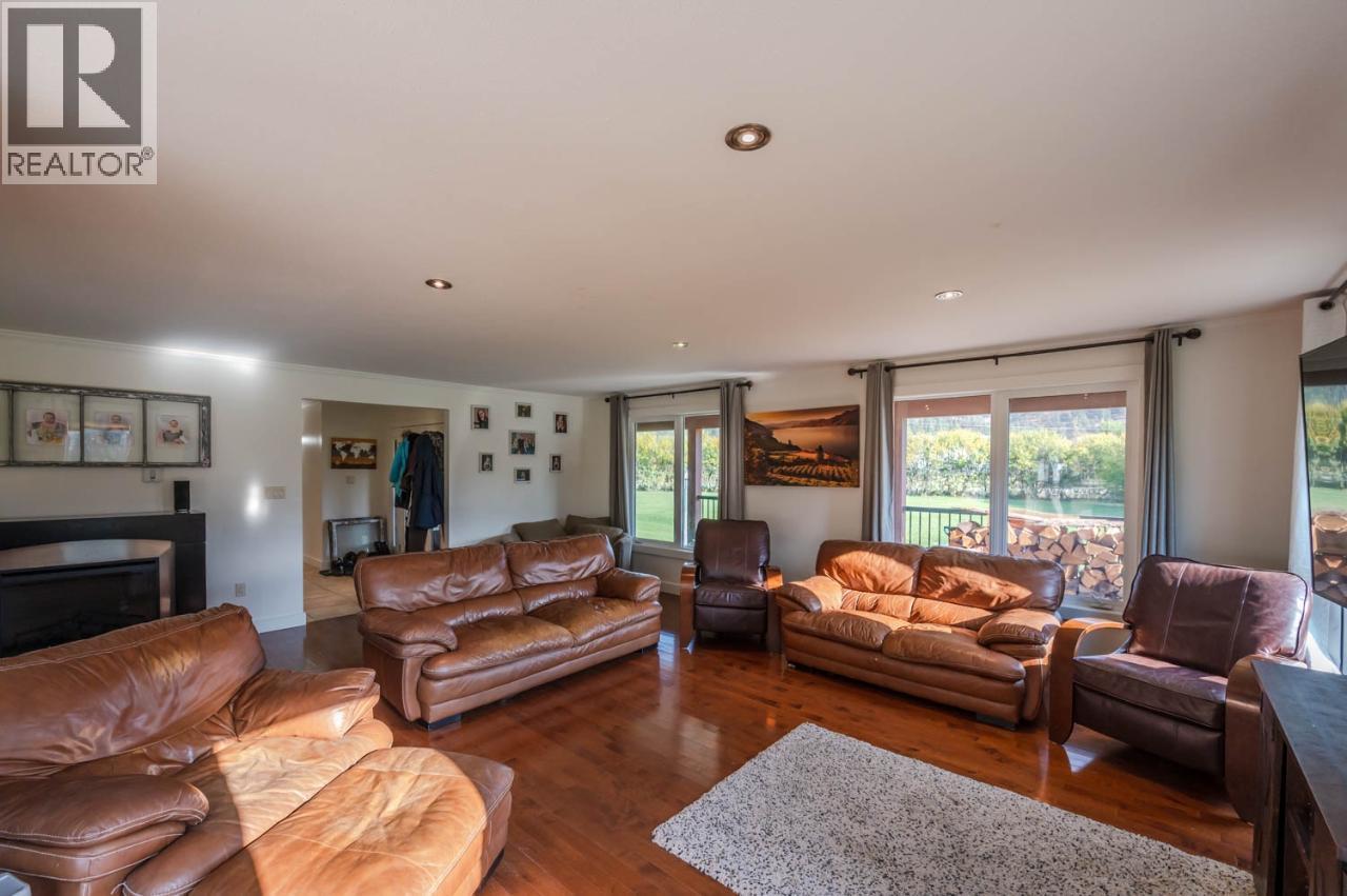  300 Jones Way Road, Oliver