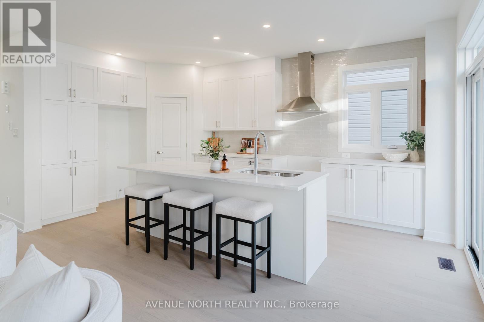 1729 ROTTERDAM CIRCLE - 20