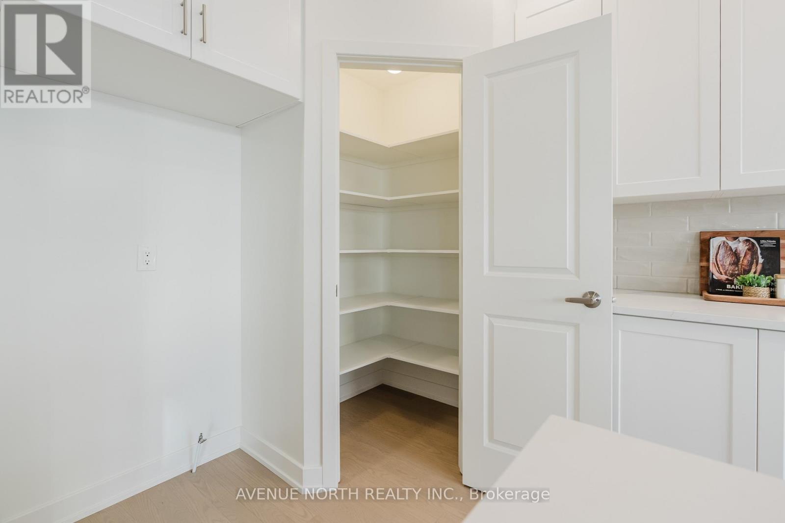 1729 ROTTERDAM CIRCLE - 23